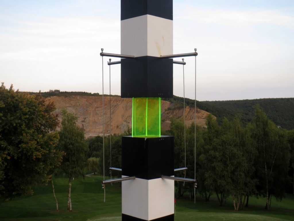 Pierre Courtois - Piquetage, tracé dans le paysage n°3 - Sculptures in situ, Green Art - Golf de Rougemont, Profondeville (BE) - 2017