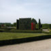 Pierre Courtois - "Points de clôture" - Installation (phase 1) - exposition "cabanes" - Château de Seneffe (B) - 2011 Vue de côté avec visibilité de la phase 4 dans le fond.