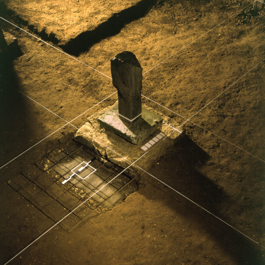 Pierre Courtois · Traces et Tracé, archéologie d’un lieu · Installation atelier, Sorinne-la-Longue (B) · 1989