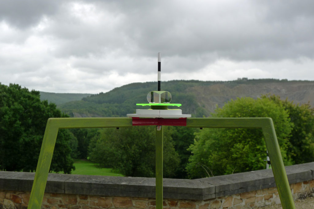 Pierre Courtois . Fore, dioptra – Sculptures in situ - Green Art Rougemont - Golf de Rougemont, Profondeville (BE) - 2017