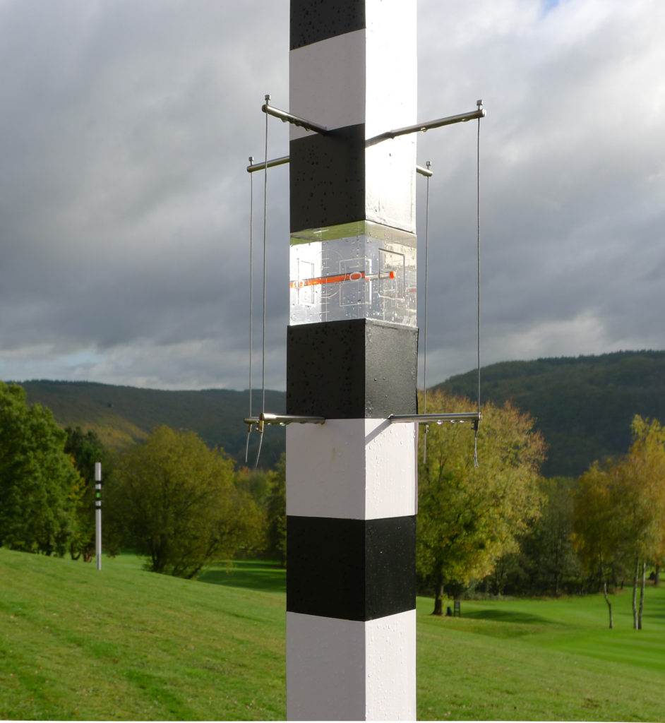 Pierre Courtois - Piquetage, tracé dans le paysage n°3 - Sculptures in situ, Green Art - Golf de Rougemont, Profondeville (BE) - 2017