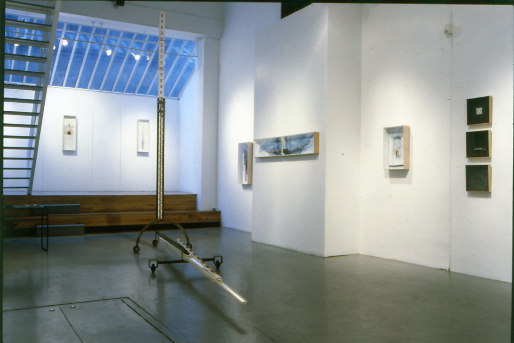 Pierre Courtois · Mesurer le paysage . Échelle de mesure · Installation Galerie Artwall+B Soho NY (USA) · 1995